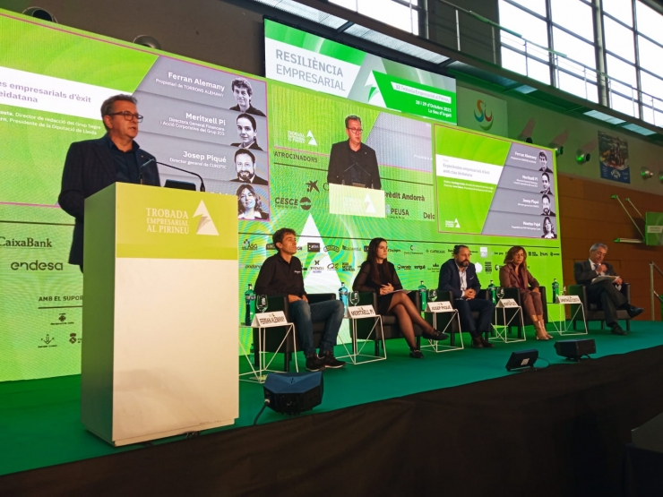 El president de la Diputació de Lleida, Joan Talarn, presenta la segona ponència de la jornada inaugural de la 32a Trobada Empresarial al Pirineu, aquest dijous a la Seu d'Urgell.