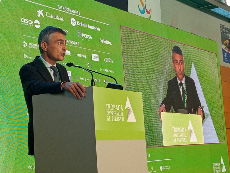 Benvinguda del president de la Trobada Empresarial al Pirineu, Vicenç Voltes, aquest dijous al pavelló de la Seu d'Urgell.