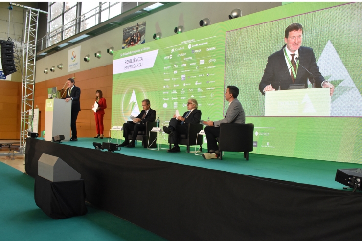 Primera taula de la jornada sota el nom 'Està perdent posicions i impuls l'economia catalana?'.