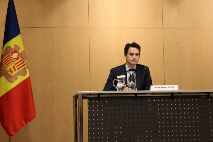 El premiat, Benjamin Golub, durant la roda de premsa.