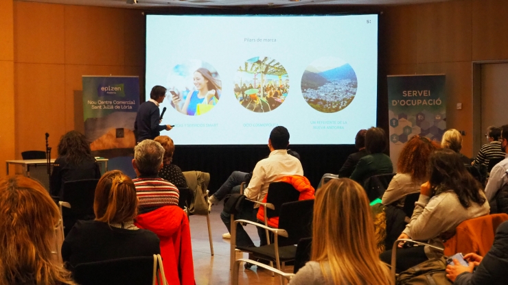 El director del departament de màrqueting del Grup Pyrénées, Àngel Alonso, explicant les bases del futur Epizen.