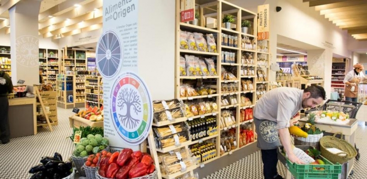 L'interior d'un establiment Ametller Origen.