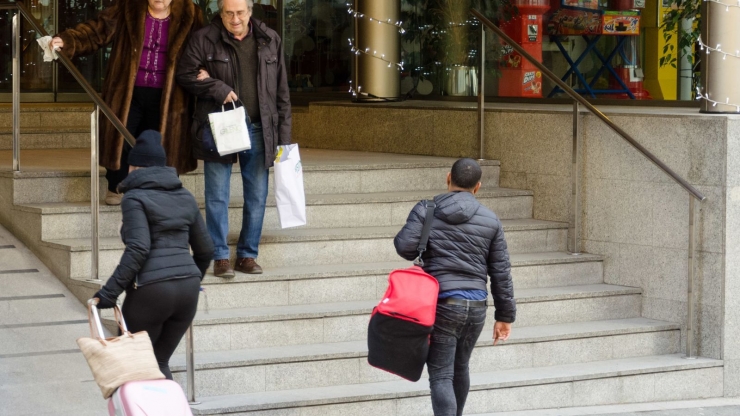 Clients a l'accés d'un hotel.