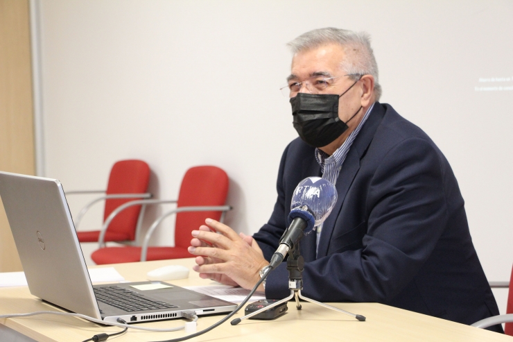 El president de la Cooperativa Interurbana Andorrana i gerent de Coopalsa, Gabriel Dallerès, durant la roda de premsa d'aquest dijous.