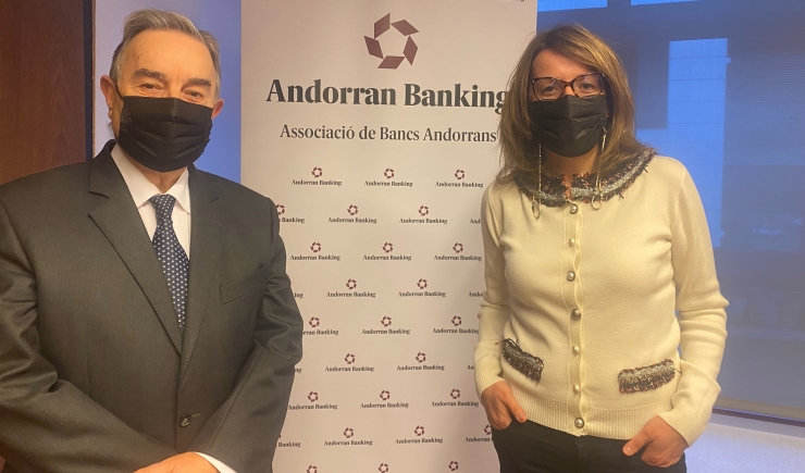 El president de Càritas Andorrana, Amadeu Rocamora, i la directora general d'Andorran Banking, Esther Puigcercós.