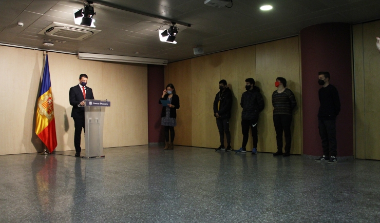 Un moment de l'entrega de diplomes als joves que han participat en el programa 'Tinc Talent'.