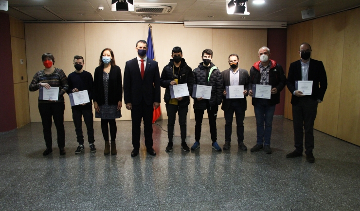 L'entrega de diplomes als joves que han participat en el programa 'Tinc Talent'.