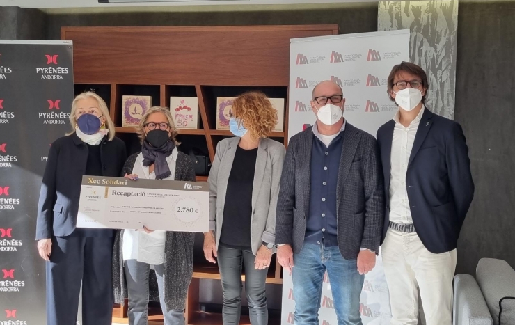 Maria Pilar Díez, presidenta de la Fundació Privada Nostra Senyora de Meritxell, Teresa Areny, cap de projectes del Museu Carmen Thyssen Andorra, Cristina Urbiola, consellera de Grup Pyrénées, Sergio Romero, director general de Grup Pyrénées, Angel Alonso, director màrqueting de Grup Pyrénées.