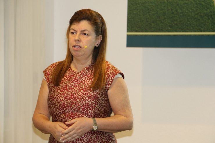 Elvira Carles, directora de la Fundación Empresa y Clima, durant la conferència d'aquest divendres organitzada per l'Empresa Familiar Andorrana (EFA).