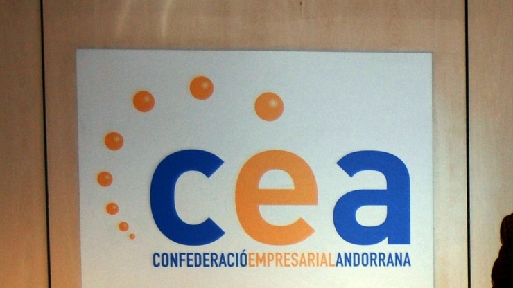 Logotip de la CEA.