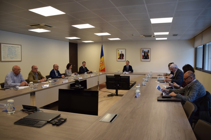 Un instant de la reunió del Govern amb els agents econòmics i socials per tractar les mesures per augmentar el poder adquisitiu.