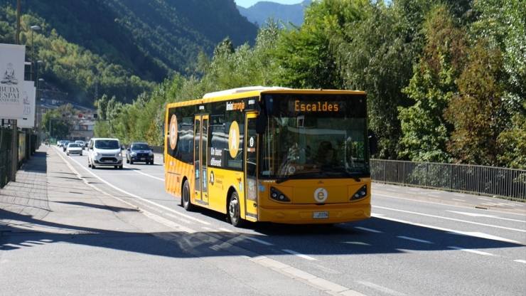 Autobús de línia regular.