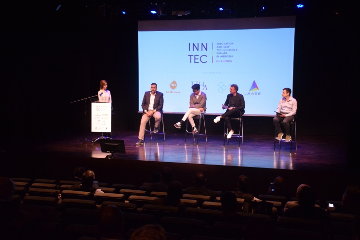 Taula rodona 'Com es poden aprofitar a Andorra aquestes noves tendències digitals?' en el segon dia de les jornades Inntec.