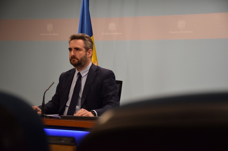 El ministre de Finances, Eric Jover, durant la roda de premsa d'aquest dimarts per presentar el projecte de llei de mesures per millorar el poder adquisitiu de la ciutadania.