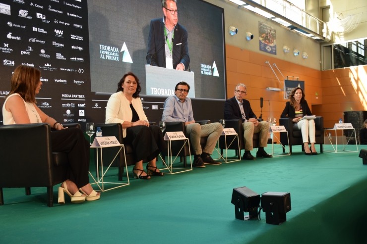 Participants en la taula 'Experiències empresarials d'èxit amb clau lleidatana'.