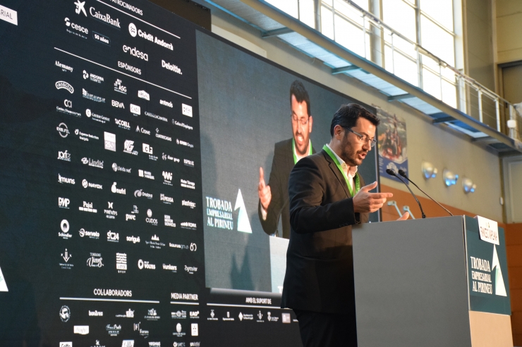 L'alcalde de la Seu d'Urgell, Francesc Viaplana, durant el seu parlament.