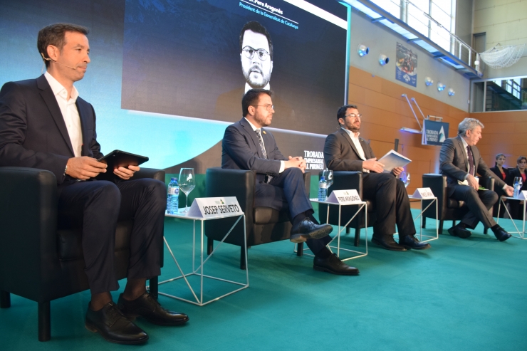 Conferència inaugural d'aquesta jornada de divendres amb el president de la Trobada Empresarial al Pirineu, Josep Serveto; el president de la Generalitat de Catalunya, Pere Aragonès; i l'alcalde de la Seu d'Urgell, Francesc Viaplana.