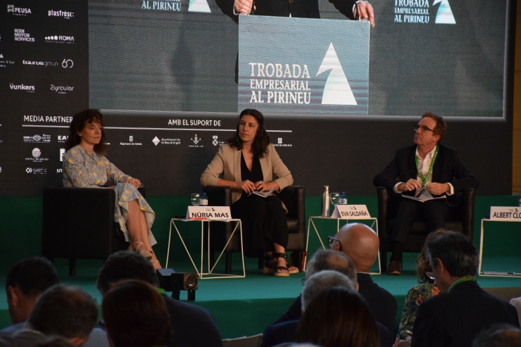 Ponents a la taula rodona 'Sostenibilitat i economia'.