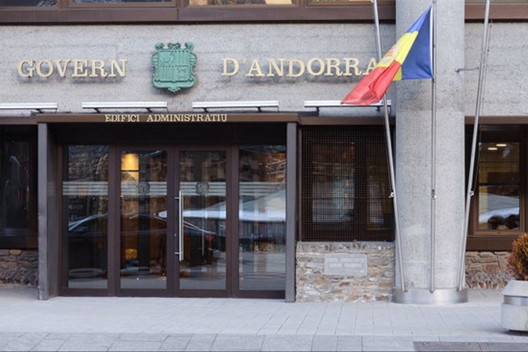 La façana de l'edifici administratiu del Govern.