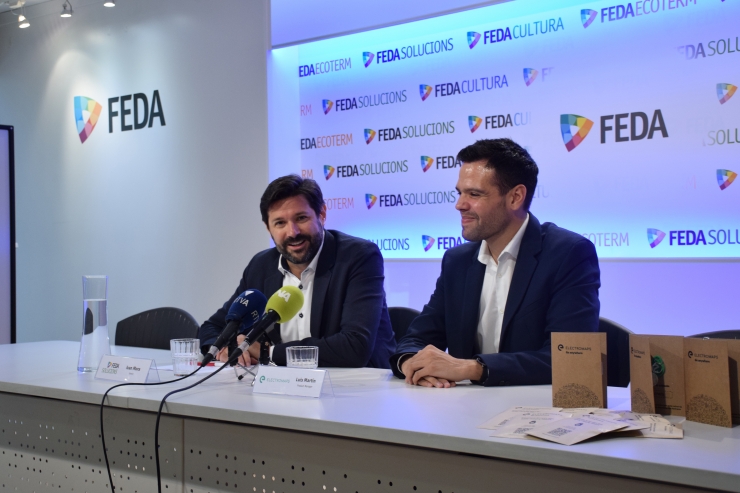El gerent de FEDA Solucions, Ivan Mora, i el product manager d'Electromaps, Luís Martín, durant la roda de premsa d'aquest dimarts.