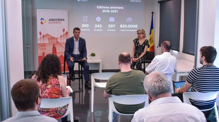 El president i la directora d'Andorra Business, Jordi Gallardo i Judith Hidalgo, durant la presentació del programa de subvencions 2022.