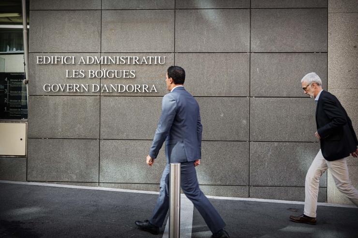 El ministre de Presidència, Economia i Empresa, Jordi Gallardo, i el  secretari d'Estat d'Economia, Èric Bartolomé, aquest dilluns a les  instal·lacions de Treball.