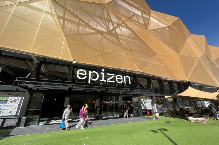 L'exterior del centre comercial Epizen.
