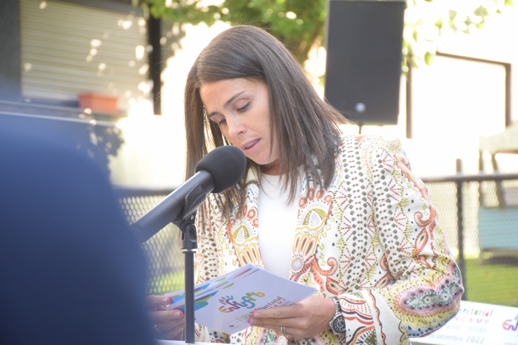 La cònsol major d'Encamp, Laura Mas, pronunciant el parlament inaugural de la fira 'Enfira't'.
