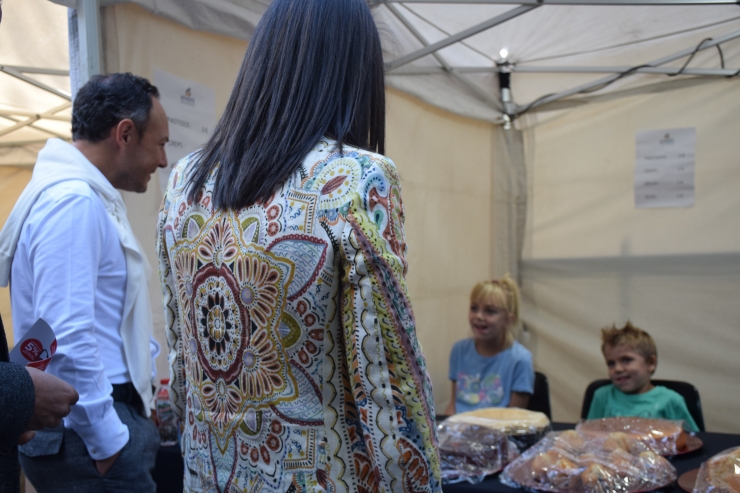 La cònsol major d'Encamp, Laura Mas, i el cap de Govern, Xavier Espot, visitant la fira multisectorial.