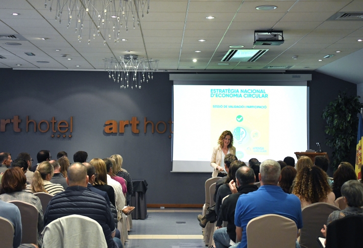 La ministra de Medi Ambient, Agricultura i Sostenibilitat, Sílvia Calvó, durant la jornada participativa.