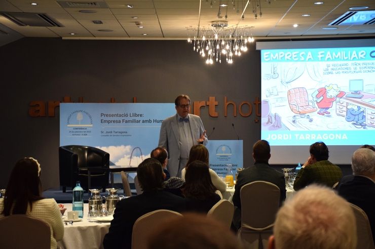 El conseller de famílies empresàries Jordi Tarragona, durant la seva xerrada.