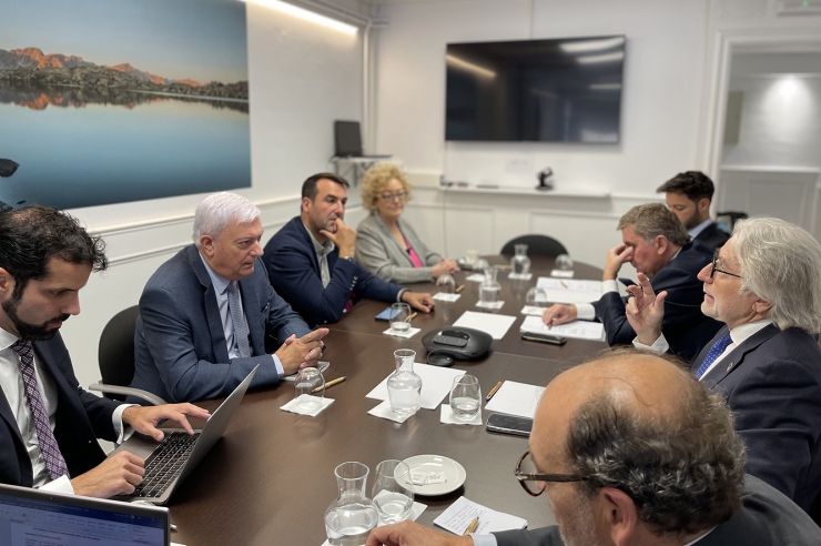 Un moment de la trobada entre representants de la Confederació Empresarial Andorrana i Foment del Treball.
