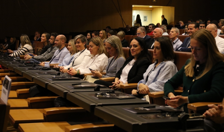 Públic assistent a la jornada organitzada per Pyrénées.