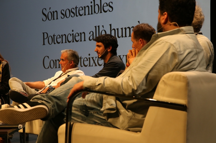 Els participants de la taula rodona 'Projectes sostenibles pern a una país petit i ric en recursos' Ignasi Cubiñà, Joaquim Bas, Miquel Torres, Stef Van Dongen i David Costa.