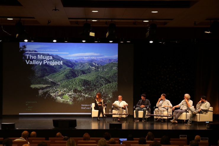 Els participants de la taula rodona 'Projectes sostenibles pern a una país petit i ric en recursos' Anna Badia, Ignasi Cubiñà, Joaquim Bas, Miquel Torres, Stef Van Dongen i David Costa.