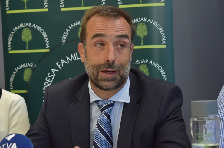El president de l'Empresa Familiar Andorrana (EFA), Daniel Armengol, durant la trobada amb els mitjans de comunicació.