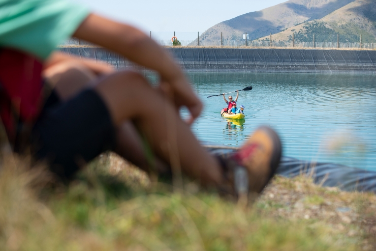 Dos usuaris practicant caiac a Tristaina.