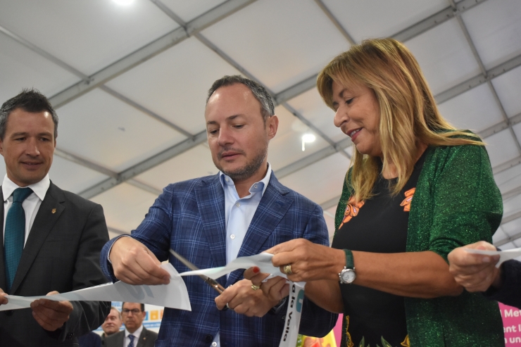 El cap de Govern, Xavier Espot, i la cònsol major d'Andorra la Vella, Conxita Marsol, tallant la cinta.