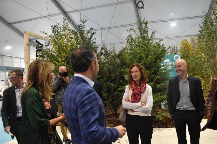 Les autoritats a l'estand de FEDA.