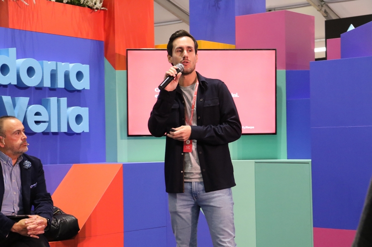 Àlex Tarrago, director de CityXerpa i Shaken Andorra exposant el seu projecte.