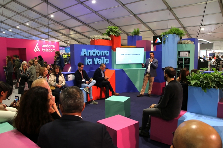 Bernabé Solsona, Country Manager de PMI Iqos, durant la taula rodona 'Solucions tecnològiques per a la gent'.