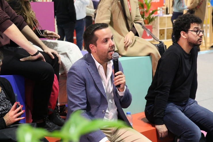 Bernabé Solsona, Country Manager de PMI Iqos, durant la taula rodona 'Solucions tecnològiques per a la gent'.