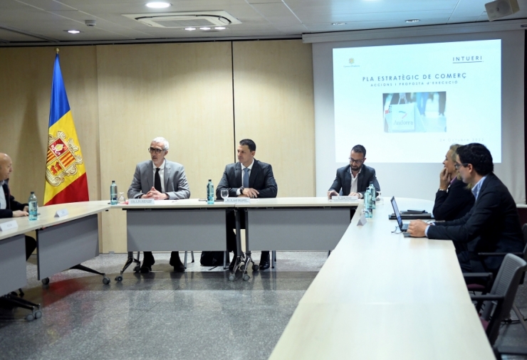 Un moment de la reunió sobre el Pla estratègic de comerç.