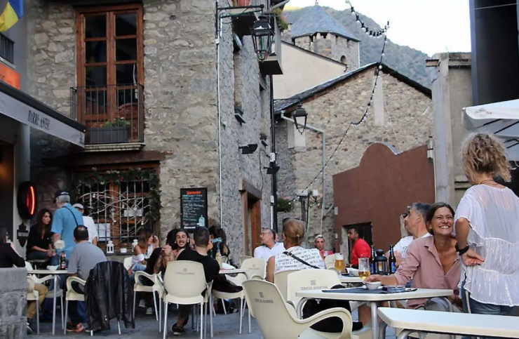 Locals del centre Històric d'Andorra la Vella.