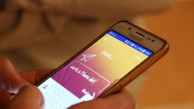 Un dispositiu mòbil.