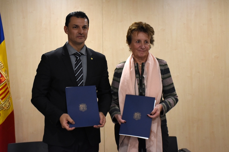 El ministre de Presidència, Economia i Empresa, Jordi Gallardo, en la  signatura per a la integració de noves empreses a la xarxa inclusiva.