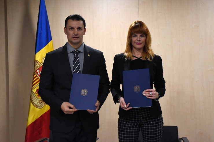 El ministre de Presidència, Economia i Empresa, Jordi Gallardo, en la  signatura per a la integració de noves empreses a la xarxa inclusiva.
