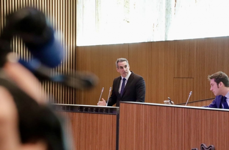 El ministre de Finances, César Marquina, durant la defensa de la reforma fiscal davant del Consell General.