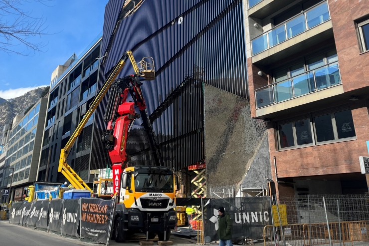 L'estat de la façana d'Unnic, que obrirà portes el 4 de març.