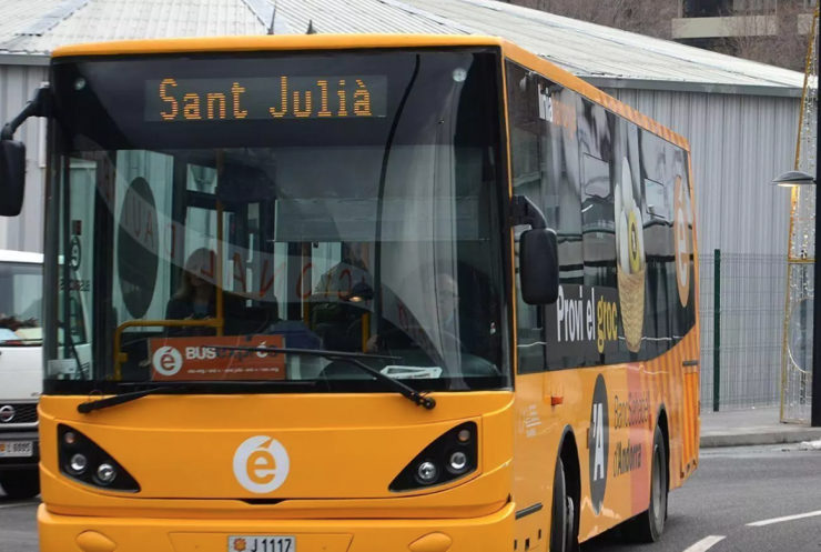 Un autobús de la línia regular.